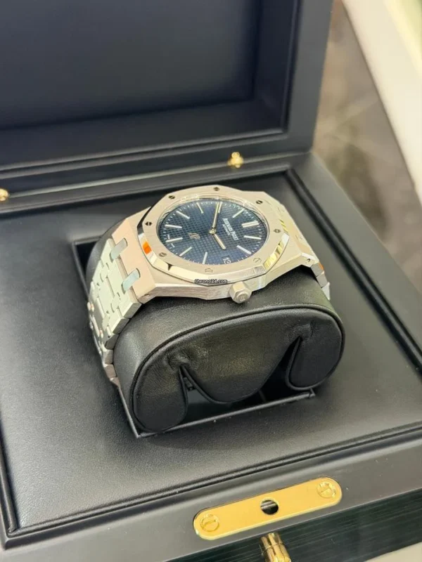 Audemars Piguet Royal Oak Jumbo 39mm extra-thin del 2017 Mai indossato full set con documenti e scatola