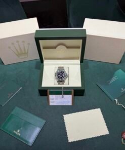 Alternative view of Rolex Submariner Date Kermit del 2010 ghiera verde full set excellent condition con documenti