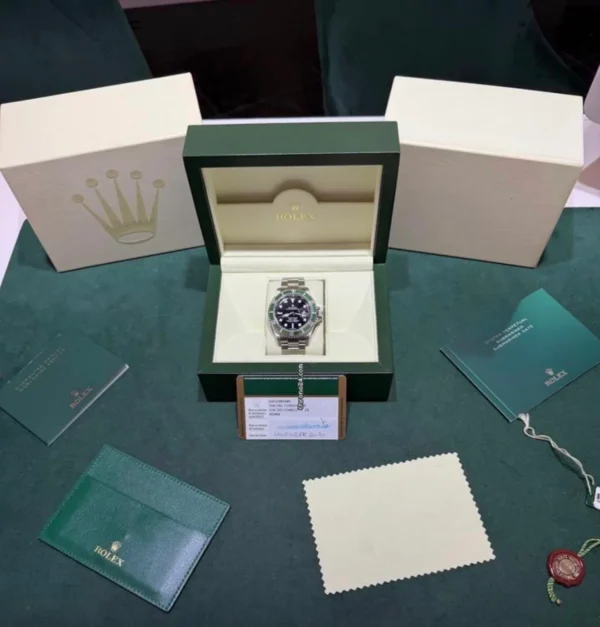 Rolex Submariner Date Kermit del 2010 ghiera verde full set excellent condition con documenti