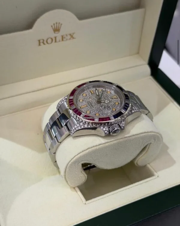 Rolex GMT-Master II del 2011 con zaffiri e diamanti full set top condition con documenti scatola