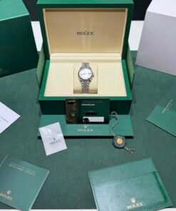 Alternative view of Rolex Datejust 31 NUOVO 2026 Jubilee quadrante argentè in diamanti full set con documenti