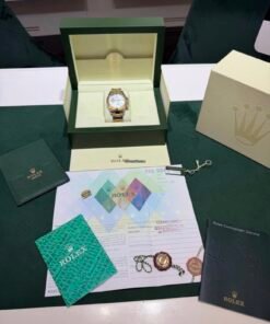 Alternative view of Rolex Daytona madreperla acciaio oro del 2005 Italia excellent condition full set con documenti