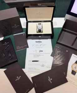 Alternative view of Patek Philippe Nautilus del 2018 Italia white gold full set excellent condition doppio cinturino