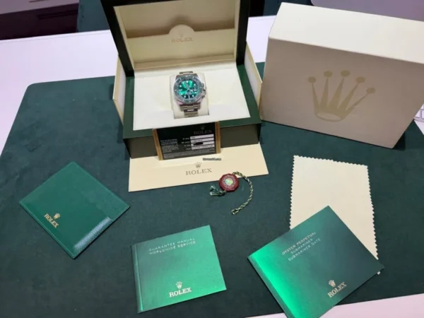 Rolex Submariner Date Hulk del 2013 full set top condition con documenti e scatola Rolex