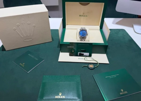 Rolex Datejust 36 mm Blu del 2024 full set top condition con documenti e scatola Rolex