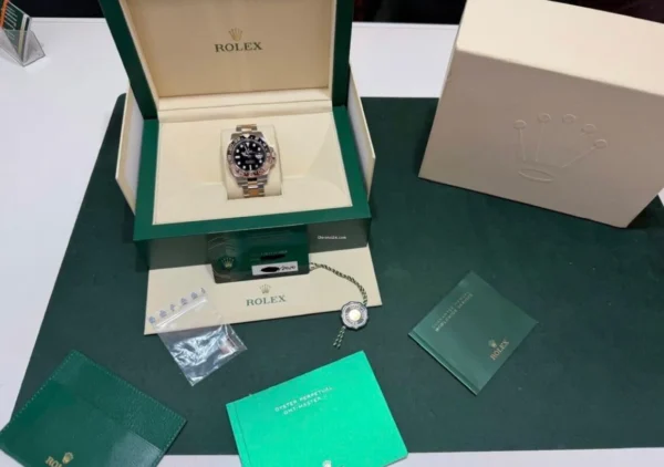 Rolex GMT-Master II Rootbeer del 2020 excellent condition full set con documenti e scatola Rolex