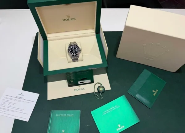 Rolex Submariner Date 41mm del 2020 Italia full set top condition con documenti e scatola Rolex