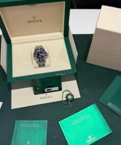 Alternative view of Rolex Submariner Date 41mm del 2020 Italia full set top condition con documenti e scatola Rolex