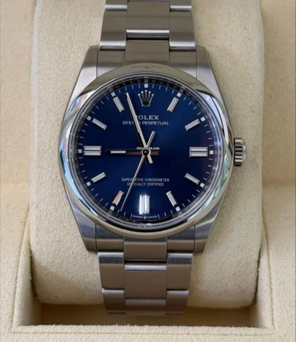 Rolex Oyster Perpetual 36 Blu del 2024 full set excellent condition con pellicole parziali