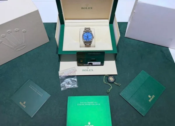 Rolex Oyster Perpetual 36 Blu del 2024 full set excellent condition con pellicole parziali