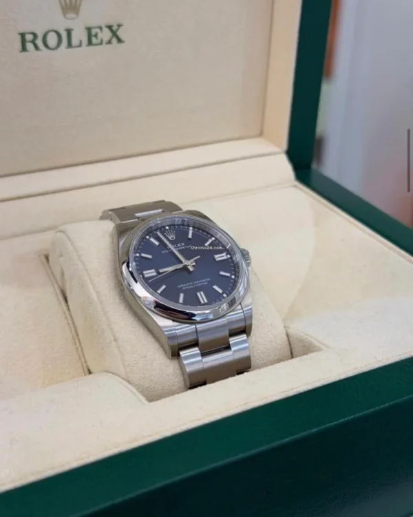 Rolex Oyster Perpetual 36 Blu del 2024 full set excellent condition con pellicole parziali