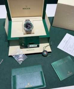Alternative view of Rolex Submariner Date 41mm Starbucks del 2020 italiano full set top condition con documenti