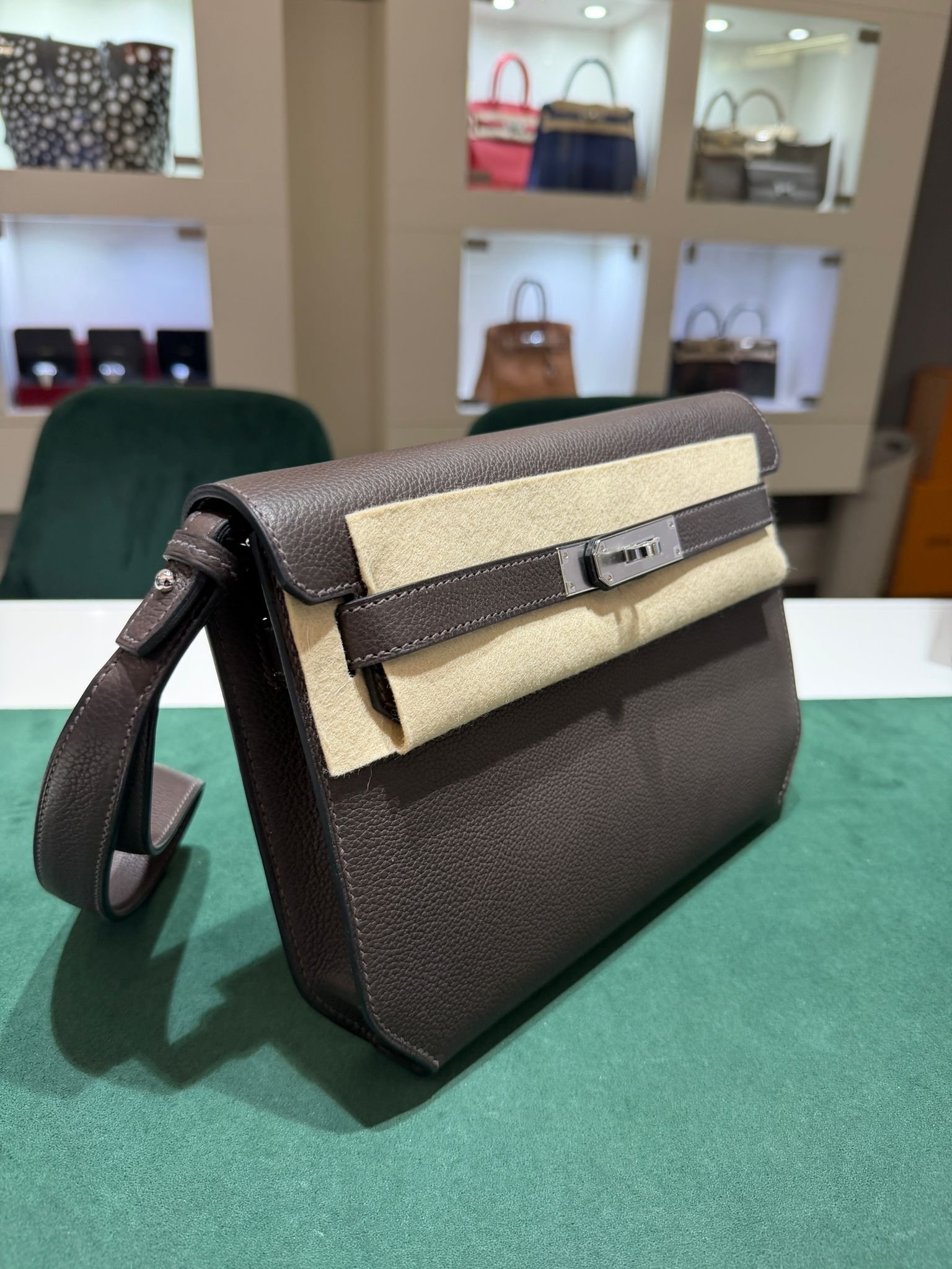 Hermès Kelly Dépêches 25 NUOVA 2026 pellame barenia color ÉBÈNE Ebano cioccolato fondente - Image 4