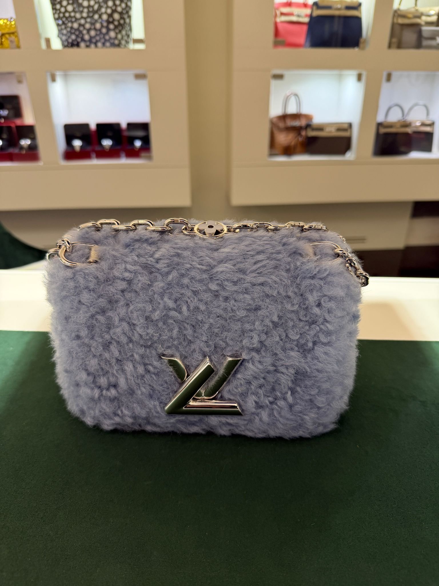 Louis Vuitton Twist MM Shearling Blue Referenza M21040 – Capsule Invernale