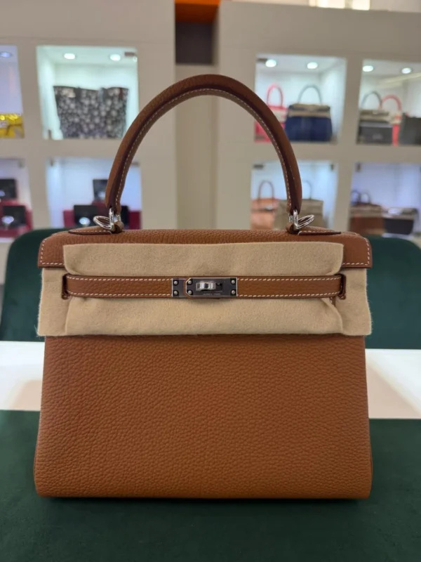 Herm&egrave;s Kelly 25 retourne Nuova 2026 stampa K in pelle togo colore gold hardware in palladio