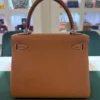 Herm&egrave;s Kelly 25 retourne Nuova 2026 stampa K in pelle togo colore gold hardware in palladio
