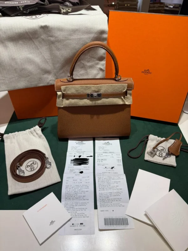 Herm&egrave;s Kelly 25 retourne Nuova 2026 stampa K in pelle togo colore gold hardware in palladio