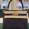 Herm&egrave;s Kelly 28 retourne NUOVA 2025 seriale K (colore blue) taurillon clemenc&eacute; con hardware dorato