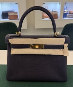 Hermès Kelly 28 retourne NUOVA 2025 seriale K (colore blue) taurillon clemencé con hardware dorato