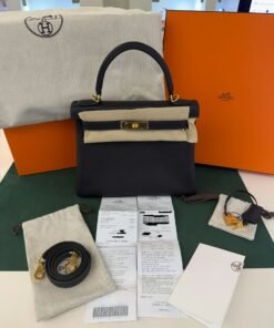 Alternative view of Hermès Kelly 28 retourne NUOVA 2025 seriale K (colore blue) taurillon clemencé con hardware dorato