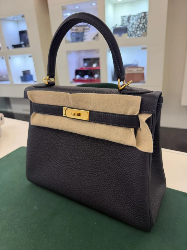 Herm&egrave;s Kelly 28 retourne NUOVA 2025 seriale K (colore blue) taurillon clemenc&eacute; con hardware dorato