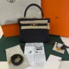 Herm&egrave;s Kelly 28 retourne NUOVA 2025 seriale K (colore blue) taurillon clemenc&eacute; con hardware dorato