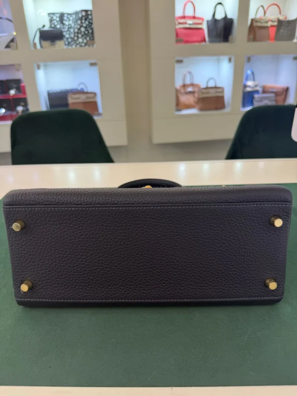 Herm&egrave;s Kelly 28 retourne NUOVA 2025 seriale K (colore blue) taurillon clemenc&eacute; con hardware dorato