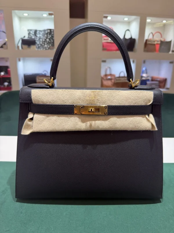 Herm&egrave;s Kelly 28 Sellier NUOVA 2025 seriale K colore Nero pelle epsom con hardware dorato