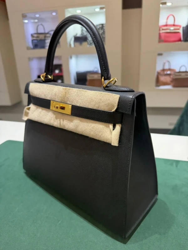 Herm&egrave;s Kelly 28 Sellier NUOVA 2025 seriale K colore Nero pelle epsom con hardware dorato