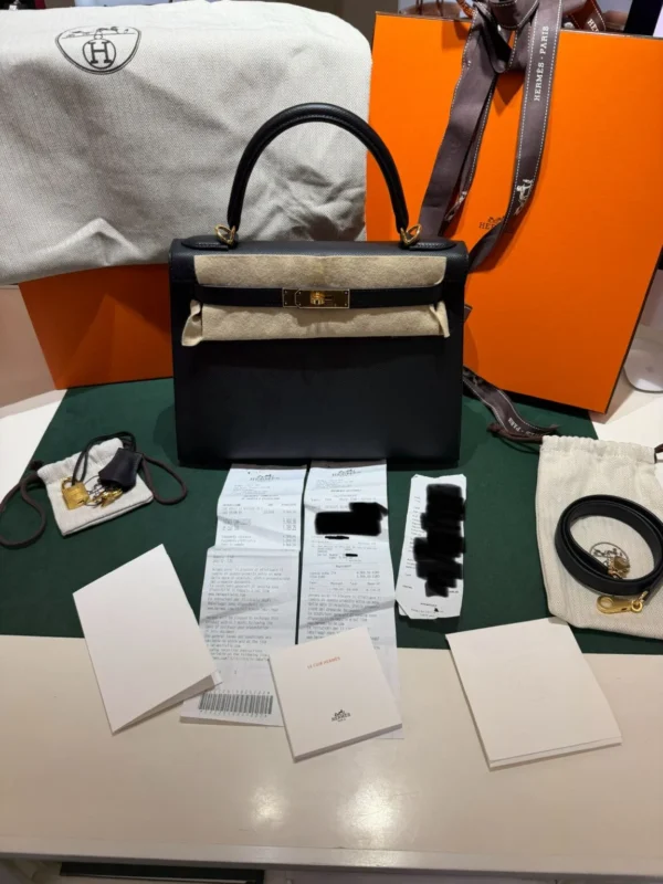 Herm&egrave;s Kelly 28 Sellier NUOVA 2025 seriale K colore Nero pelle epsom con hardware dorato