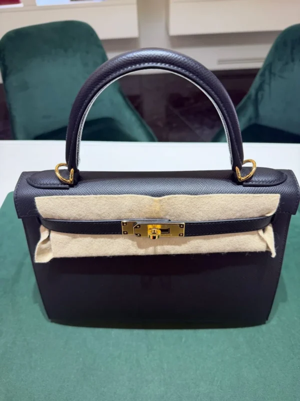 Herm&egrave;s Kelly 28 Sellier NUOVA 2025 seriale K colore Nero pelle epsom con hardware dorato