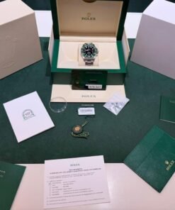 Alternative view of Rolex Submariner Date 41mm NUOVO del 2023 Italia Starbucks full set con documenti scatola Role