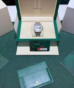 Alternative view of Rolex Yacht-Master 40 grey NUOVO 2025 Italia full set con documenti e scatola Rolex