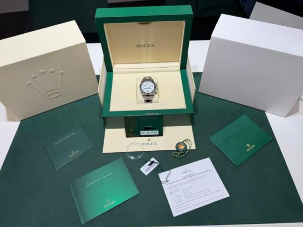 Rolex Daytona ceramica panda bianco del 2023 Italia full set excellent condition con documenti