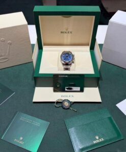 Alternative view of Rolex Daytona oro bianco quadrante BLU del 2022 Italia full set excellent condition full links