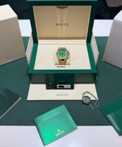 Alternative view of Rolex Daytona Green dial NUOVO John Mayer quadrante verde del 2021 full set Italia