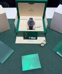 Alternative view of Rolex Yacht-Master 42 oro bianco oysterflex del 2021 full set top condition con documenti