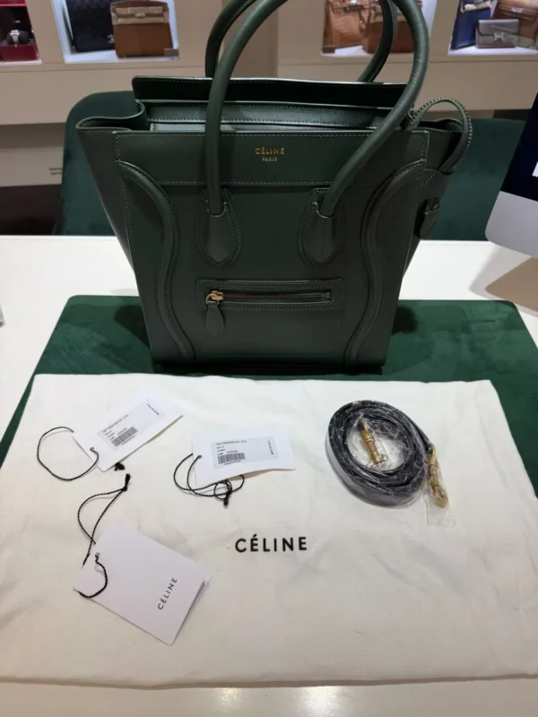 Céline Luggage micro – Pelle di vitello verde Modello: Luggage
