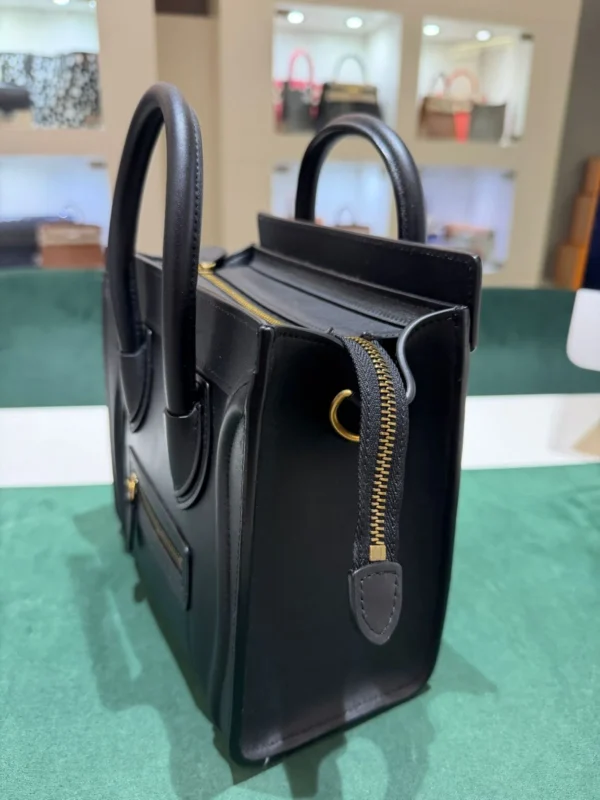 Céline Luggage Nano – Pelle di vitello nera Modello: Luggage