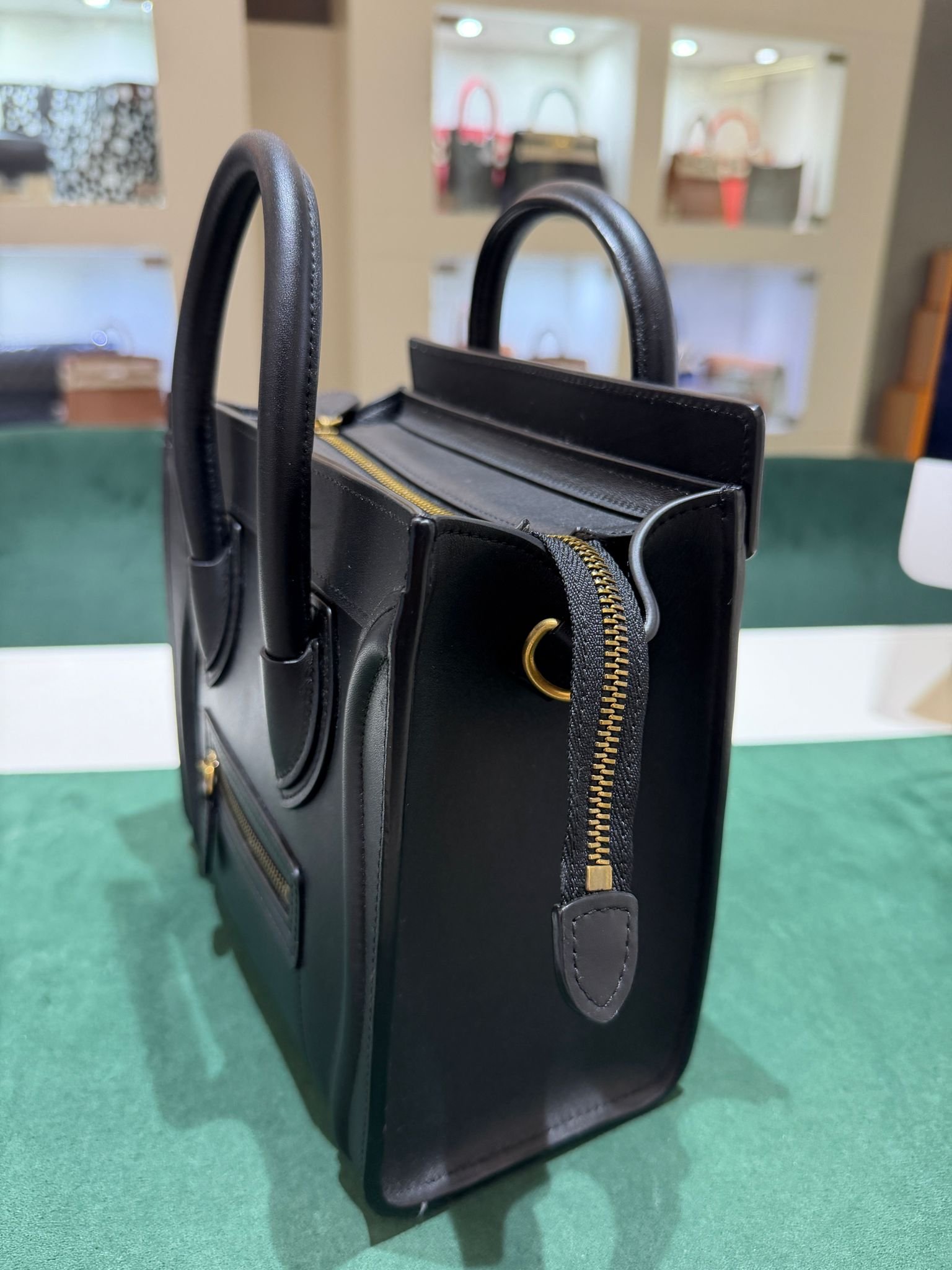 Céline Luggage Nano – Pelle di vitello nera Modello: Luggage - Image 2