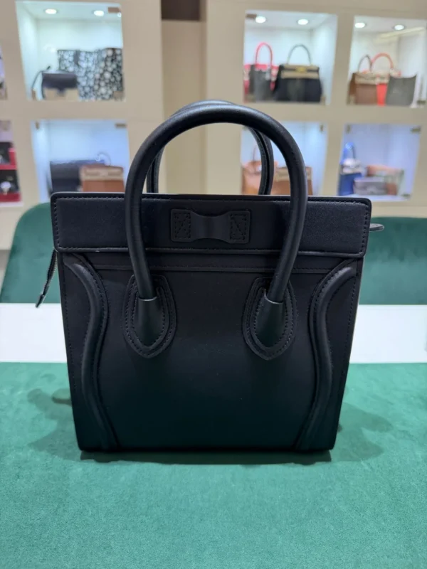 Céline Luggage Nano – Pelle di vitello nera Modello: Luggage
