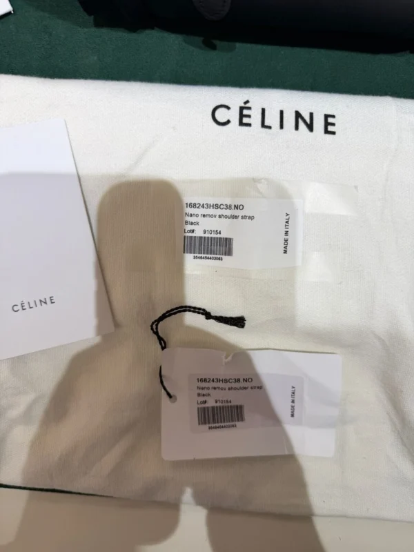 Céline Luggage Nano – Pelle di vitello nera Modello: Luggage