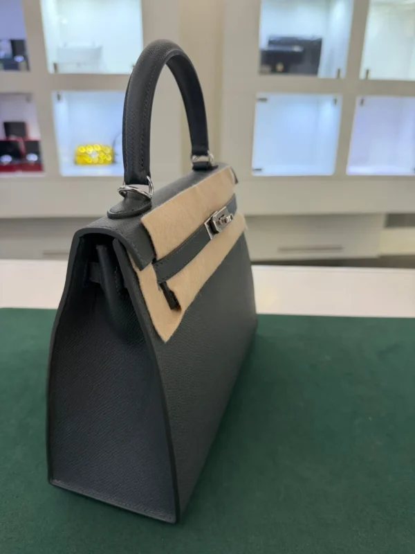 Hermès Kelly 25 Sellier Nuova 2026 stampa G in pelle Epsom colore vert mangrove con hardware palladio