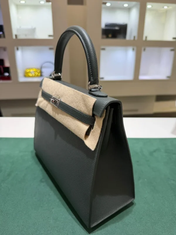 Hermès Kelly 25 Sellier Nuova 2026 stampa G in pelle Epsom colore vert mangrove con hardware palladio