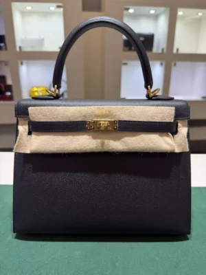 Hermès Kelly 25 sellier Nuova 2022 stampa in pelle epsom colore Nero noir con hardware dorato con tutti gli adesivi di protezione dell’imballaggio