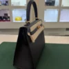 Hermès Kelly 25 sellier Nuova 2022 stampa in pelle epsom colore Nero noir con hardware dorato con tutti gli adesivi di protezione dell’imballaggio