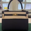 Hermès Kelly 25 sellier Nuova 2022 stampa in pelle epsom colore Nero noir con hardware dorato con tutti gli adesivi di protezione dell’imballaggio