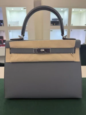 Hermès Kelly 28 sellier veau pellame epsom NUOVA 2026 seriale G color vert amande con hardware palladio