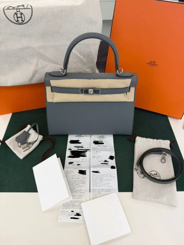 Hermès Kelly 28 sellier veau pellame epsom NUOVA 2026 seriale G color vert amande con hardware palladio