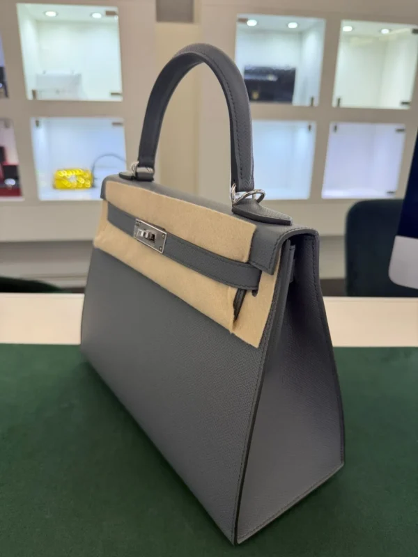 Hermès Kelly 28 sellier veau pellame epsom NUOVA 2026 seriale G color vert amande con hardware palladio